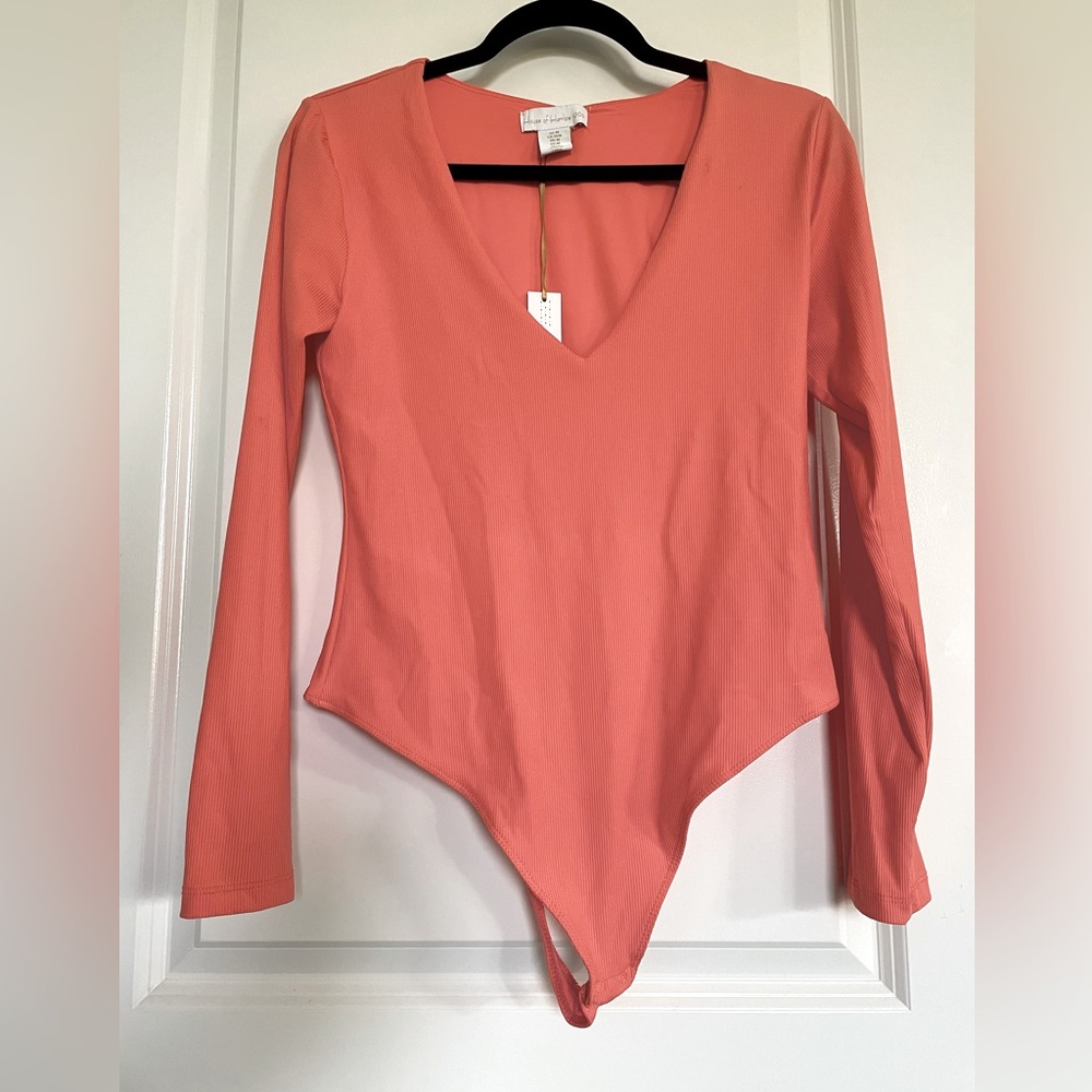 NWT House Of Harlow 1960 Womens Long Sleeve Bodysuit V Neck Coral Size M